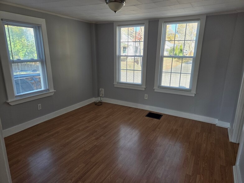 Building Photo - 44 Allen St