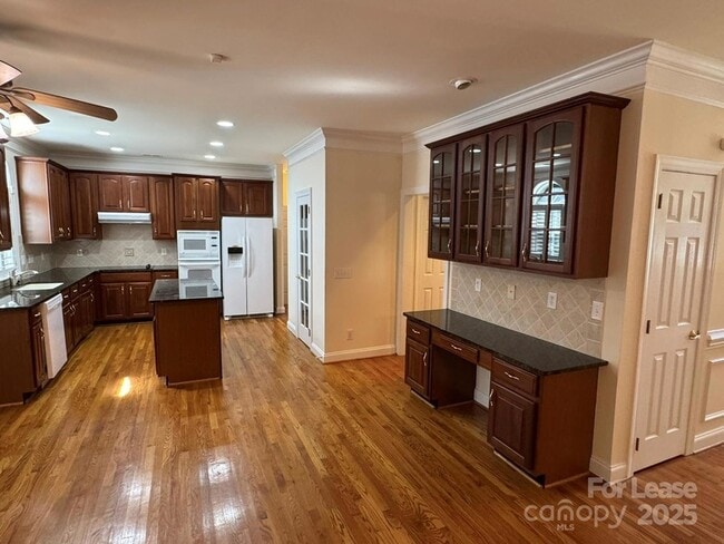 Building Photo - 7127 Weddington Brook Dr