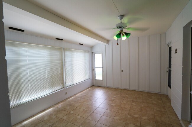 Building Photo - 1204 Harkness Way