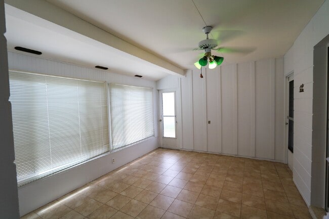 Building Photo - Charming Sun City Center Retreat: 2BR/1BA ...