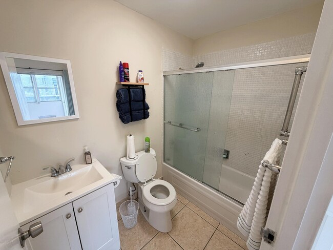 Building Photo - 419 Brittany Dr