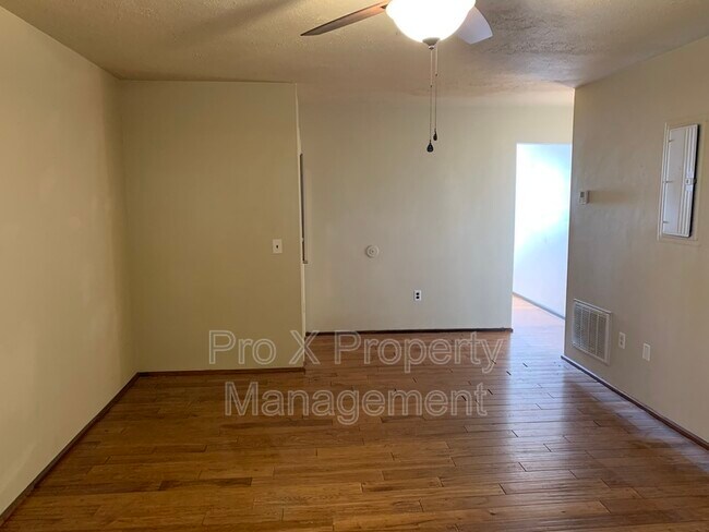 Building Photo - 111 Elm St