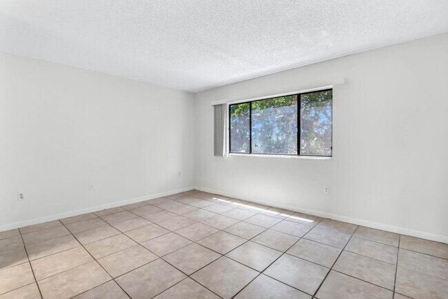 Building Photo - 5200 NW 31st Ave