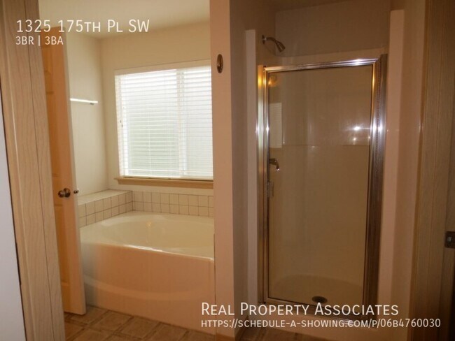 Building Photo - 1325 175th Pl SW