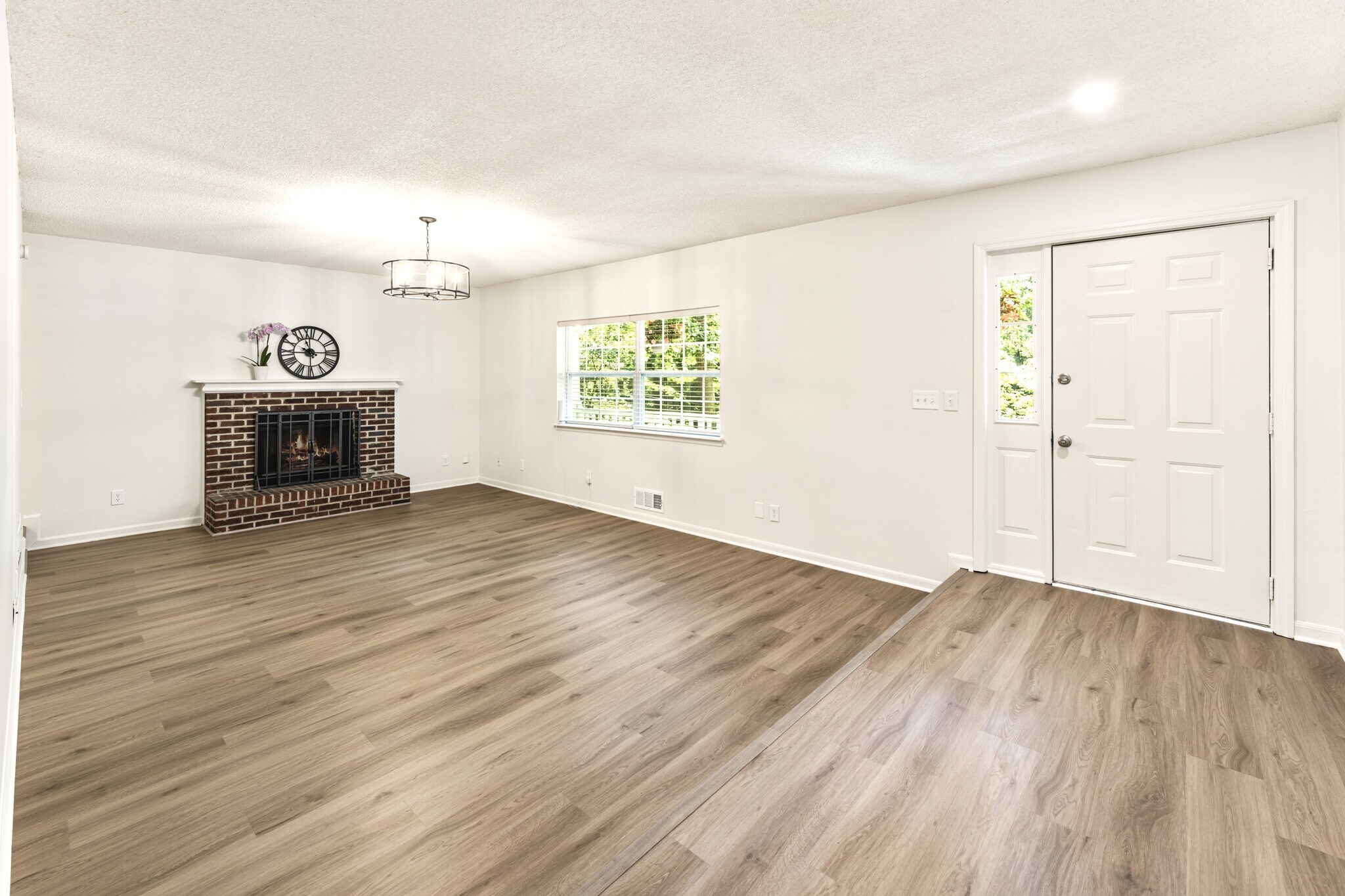 Building Photo - 3125 Sharon Cir