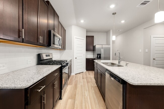 Building Photo - 6623 Castella Dr