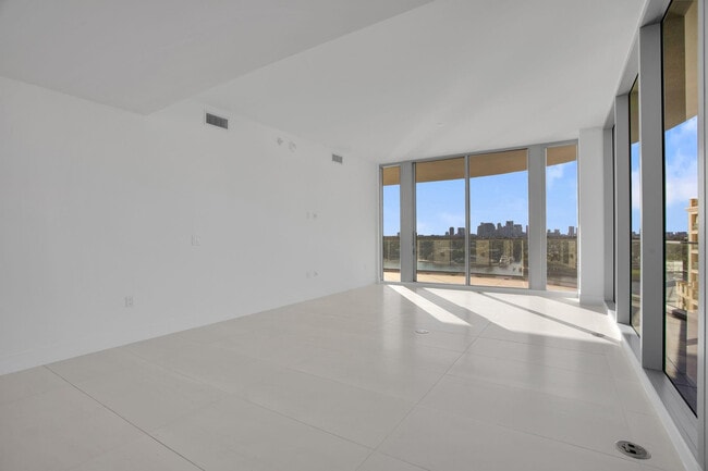 Building Photo - 153 N Seabreeze Blvd