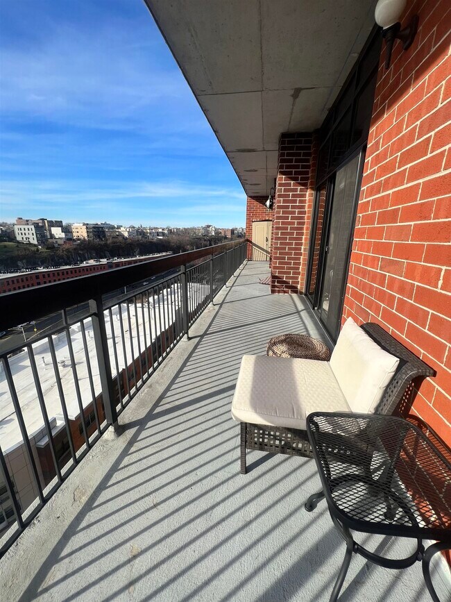 Building Photo - 700 1st St