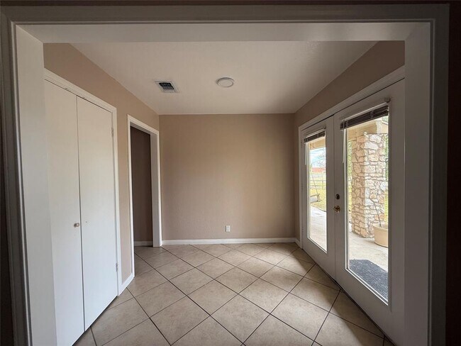 Building Photo - 5850 Dacy Ln