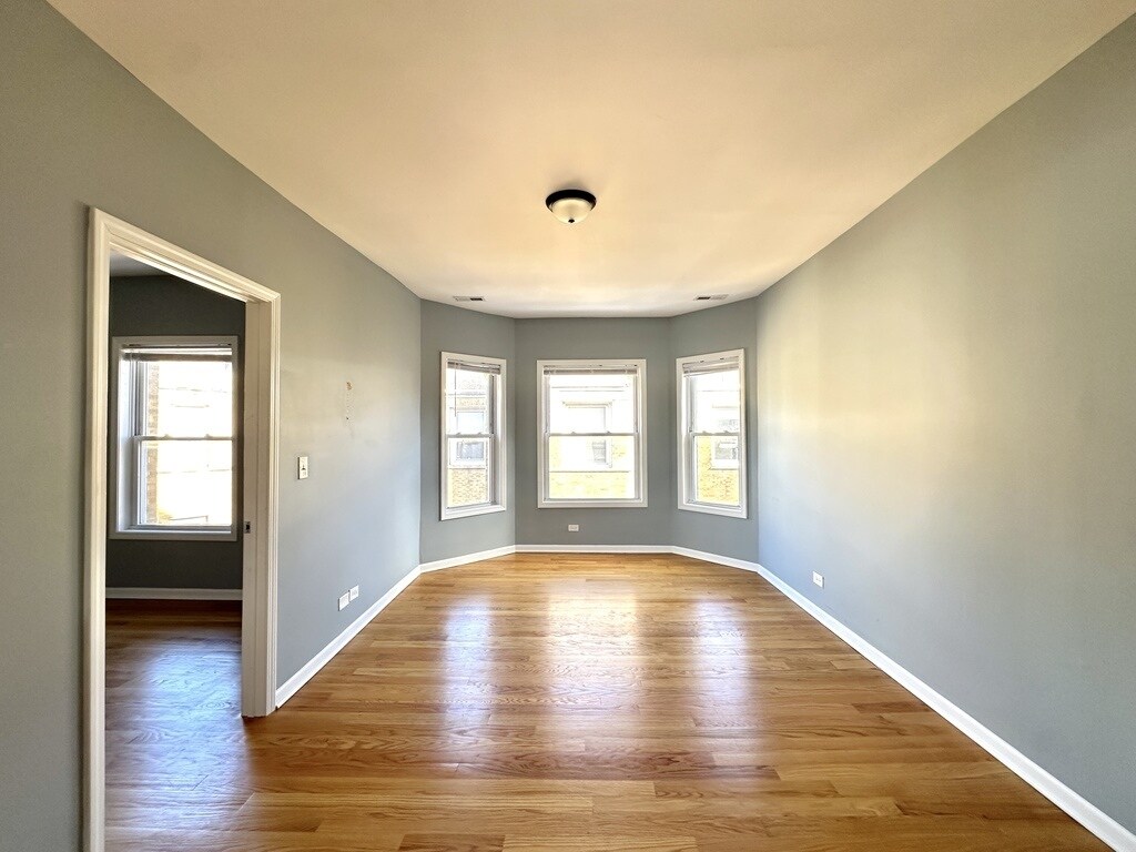 Building Photo - 1559 W Pratt Blvd