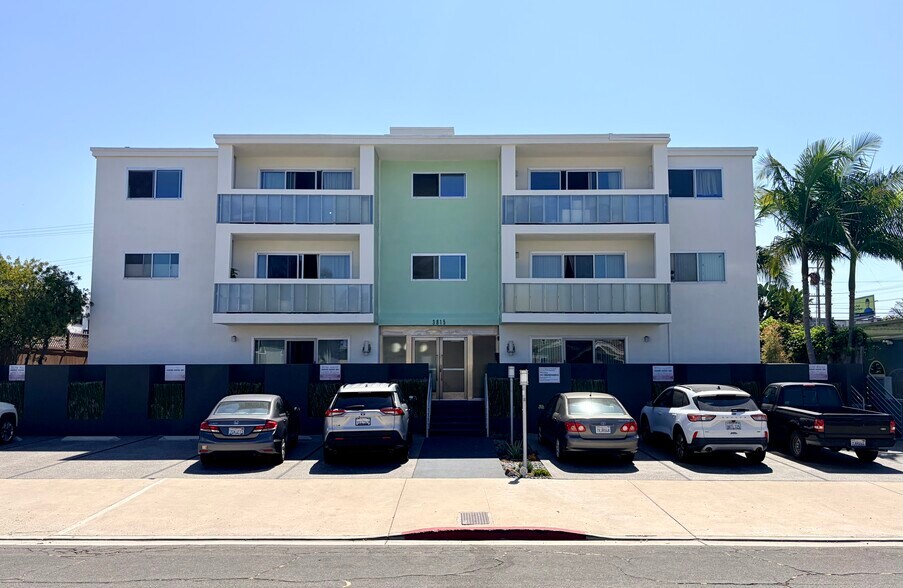 Building Photo - 3815 3rd Ave