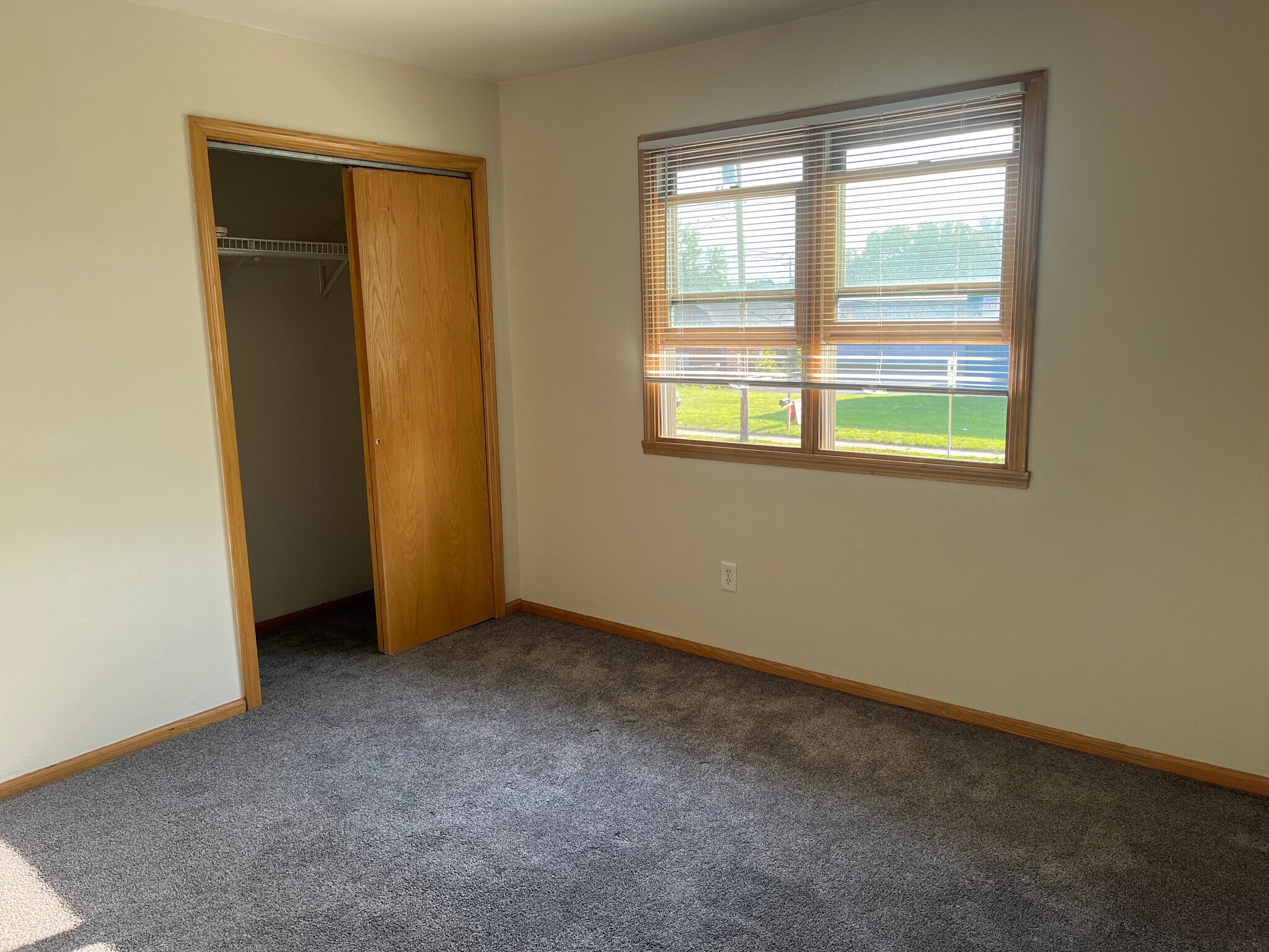 Building Photo - 442 N Parker Dr