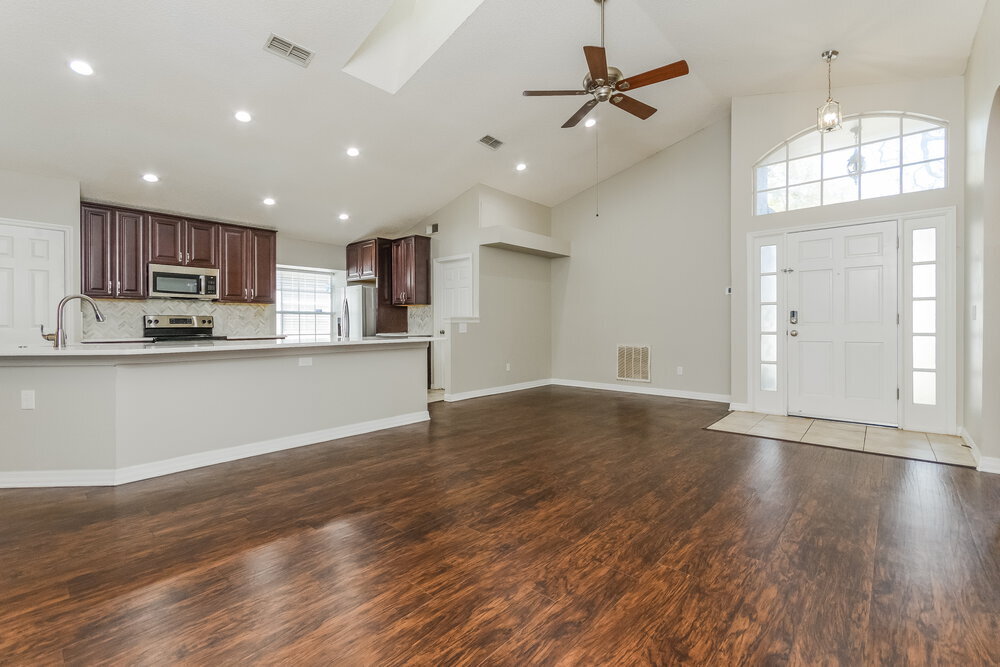 Building Photo - 1598 Royal Oaks Dr