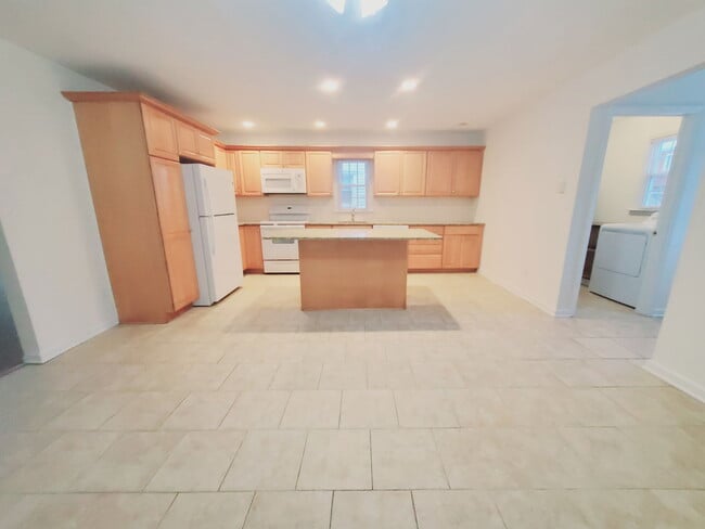 Building Photo - 94 Harbor Dr