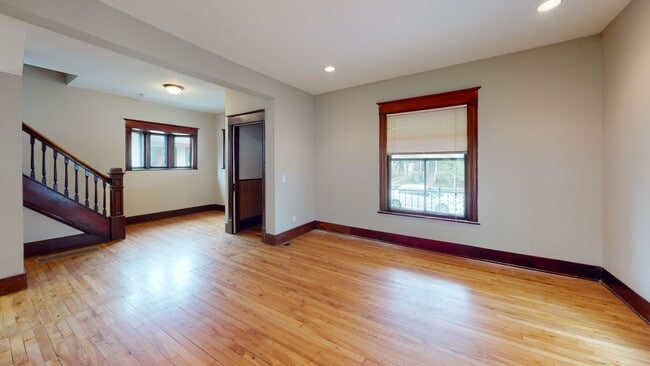 Building Photo - 4-Bedroom House Close to U of M Campus