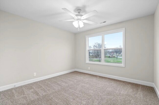 Building Photo - 2417 Bucklin Dr