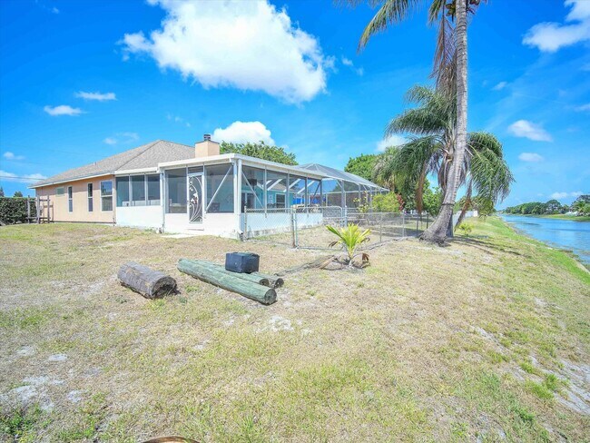 Building Photo - 1955 SW Castinet Ln