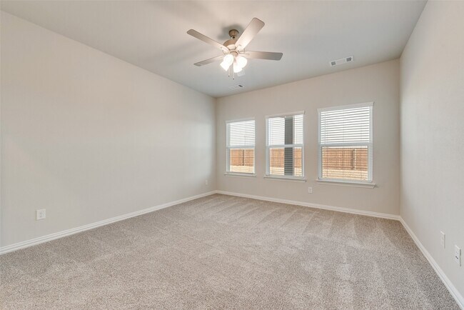 Building Photo - 1436 Twin Frks Dr