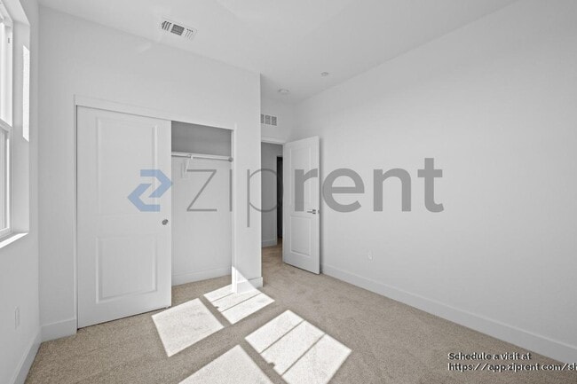 Building Photo - 3335 Cascade Dr
