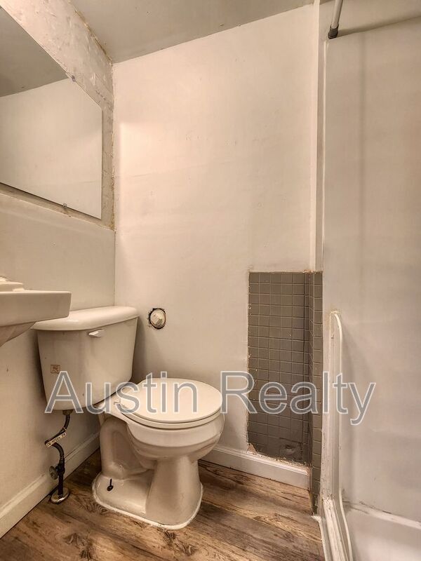 Building Photo - 324 N.Newstead