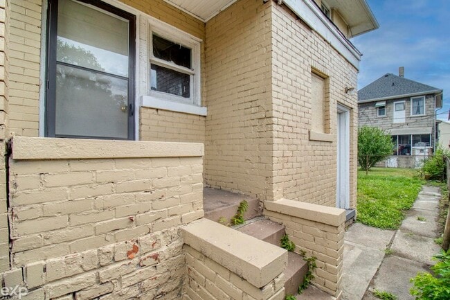 Building Photo - 5421 Toledo St