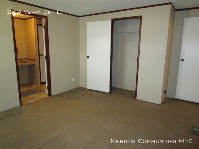 Building Photo - FREE RENT UNTIL 10/1!!!!