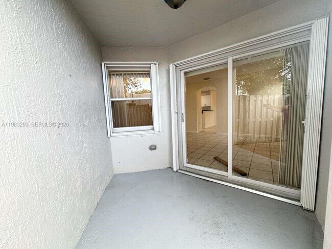 Building Photo - 14051 SW 120th Ct