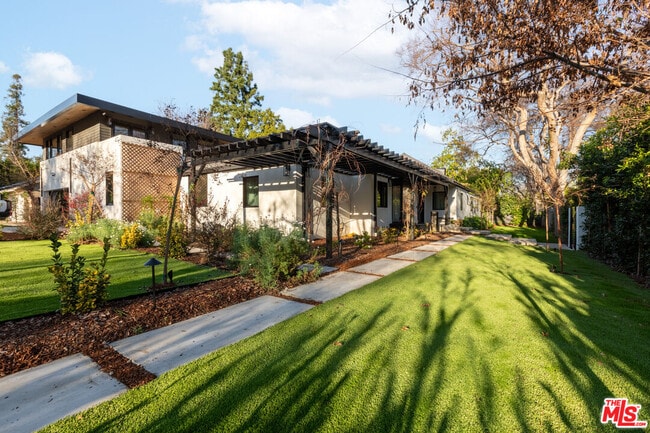 Building Photo - 1095 Chula Vista Pl