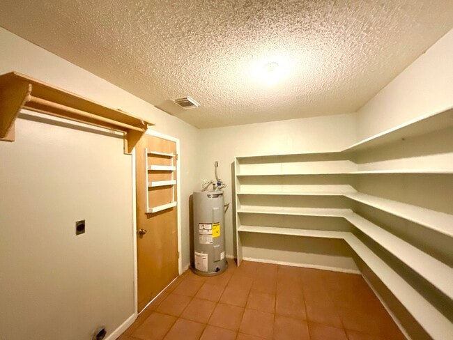 Building Photo - 3BD/2.5BA Dover Ridge Home Near 1604 – No Carpet, Fenced Yard & Covered Patio!