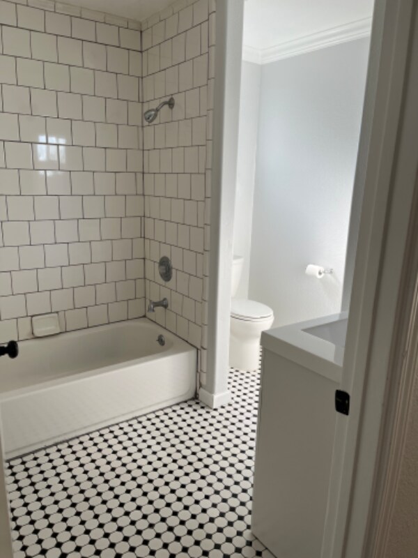 Building Photo - 1072 Laguna Ave