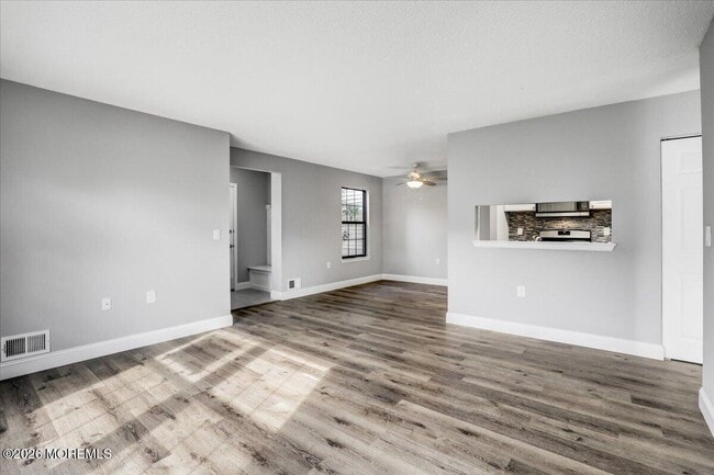 Building Photo - 306 Larkspur Ln