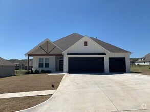 Building Photo - Beautiful home tucked in the rolling woode...