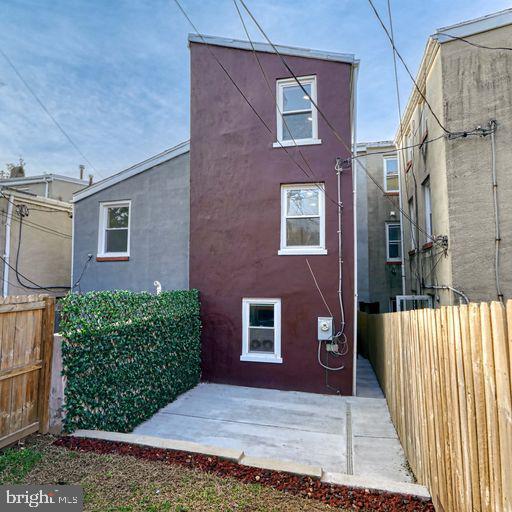 Building Photo - 1222 E Eager St