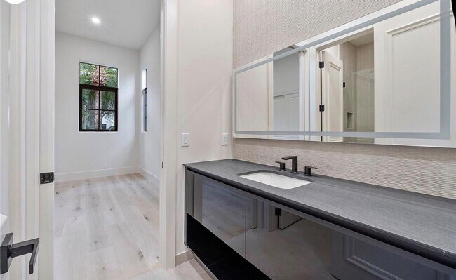 Building Photo - 7247 Wisteria Ave