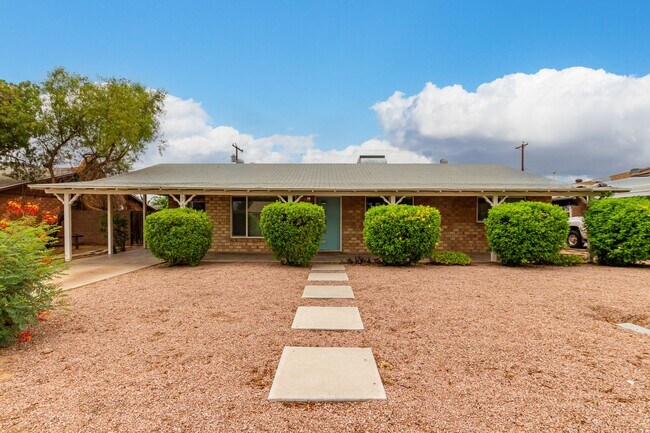 Building Photo - COMING SOON! Beautifully Remodeled 3 bedro...