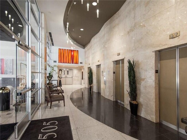 Building Photo - 1505 Elm St