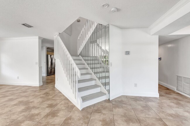 Building Photo - Boca Raton Modern Comfort Meets Florida Ch...