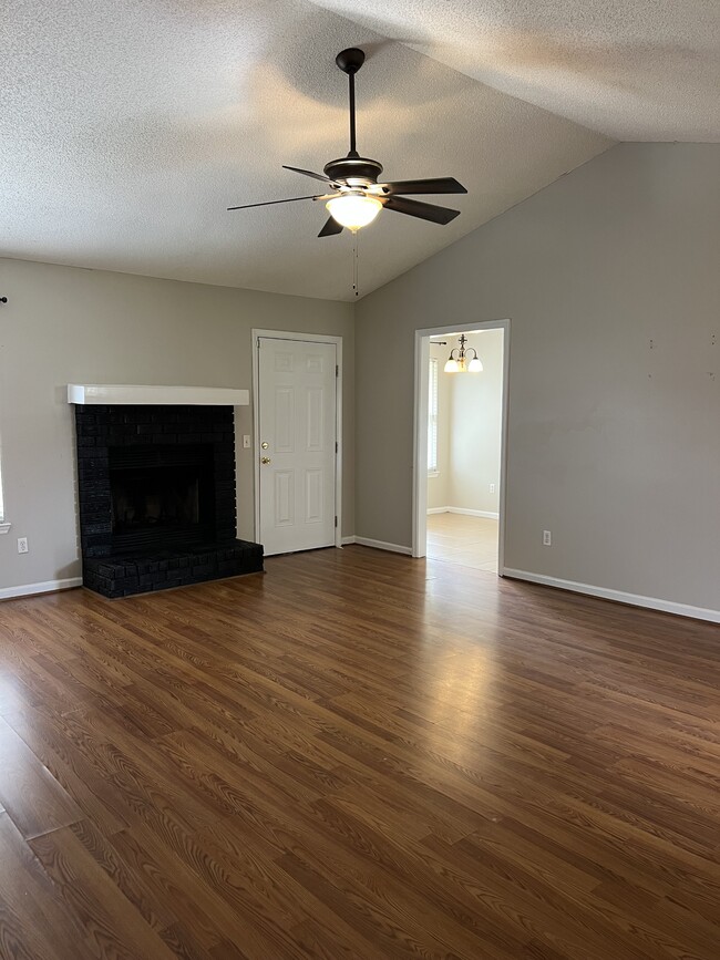 Building Photo - 1240 Desert Storm Dr