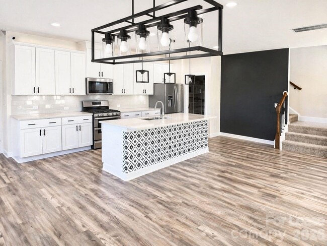 Building Photo - 2019 Red Ash Dr