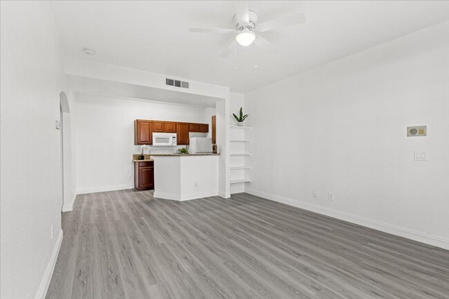 Building Photo - Stunning and Freshly Remodeled 1 Bedroom C...