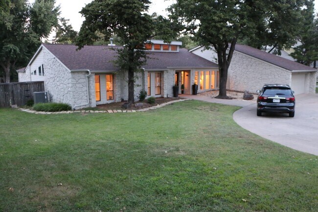 Building Photo - 1925 Bunting Ct