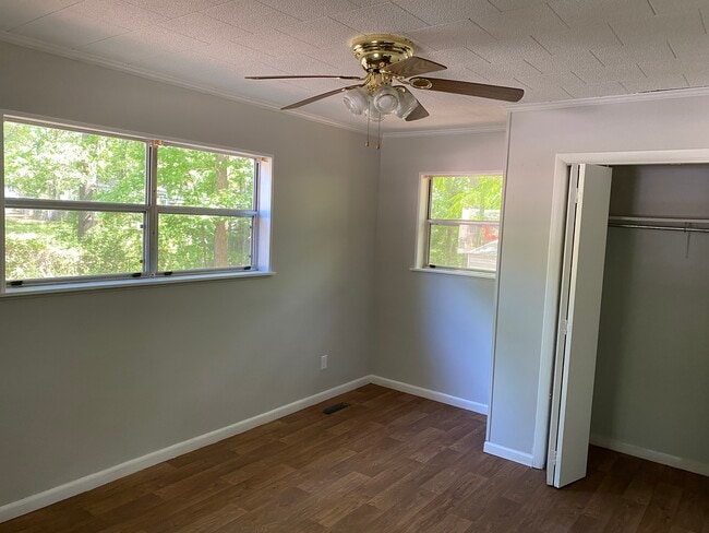 Building Photo - 295 Babbs Dr