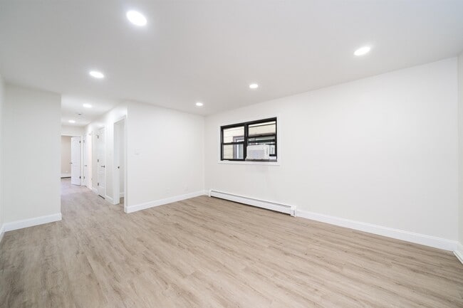 Building Photo - 213 Manhattan Ave