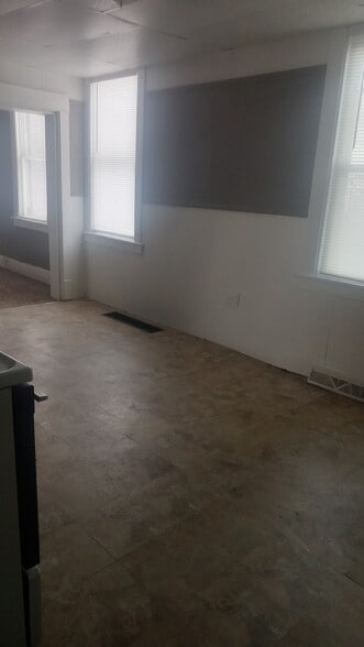 Building Photo - 1608 Poplar St