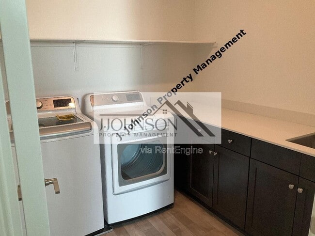 Building Photo - 405 Avendale Dr
