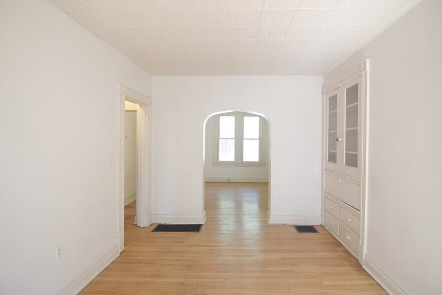 Building Photo - 618 West St