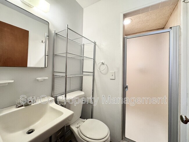 Building Photo - 4751 SW 53rd Ave