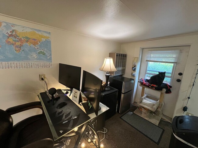 Building Photo - Studio apartment near WWU!