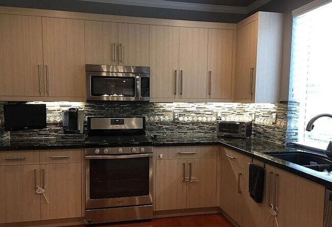 Building Photo - Beautiful House in the Lovely Fair Oaks Ra...