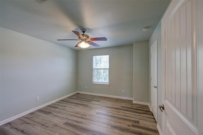 Building Photo - 455 Gina Dr